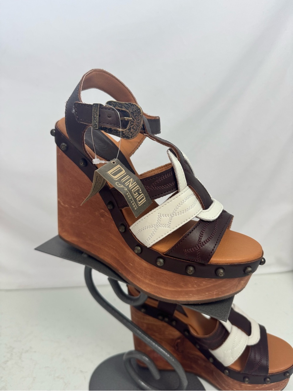 New Dingo Brown Leather Wedges Size 8